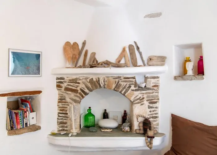 بيت للعطل Traditional Stonebuilt House باروس