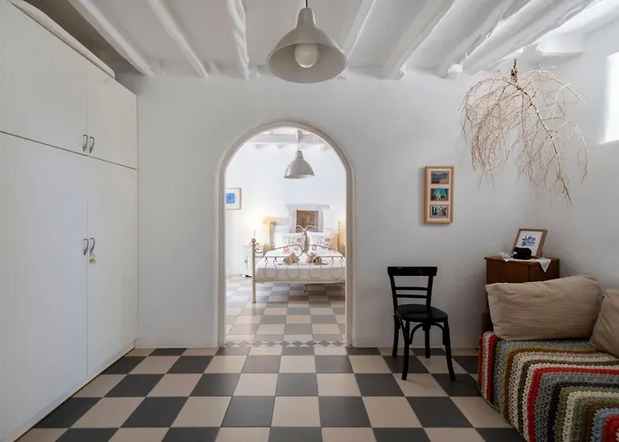 بيت للعطل Traditional Stonebuilt House باروس